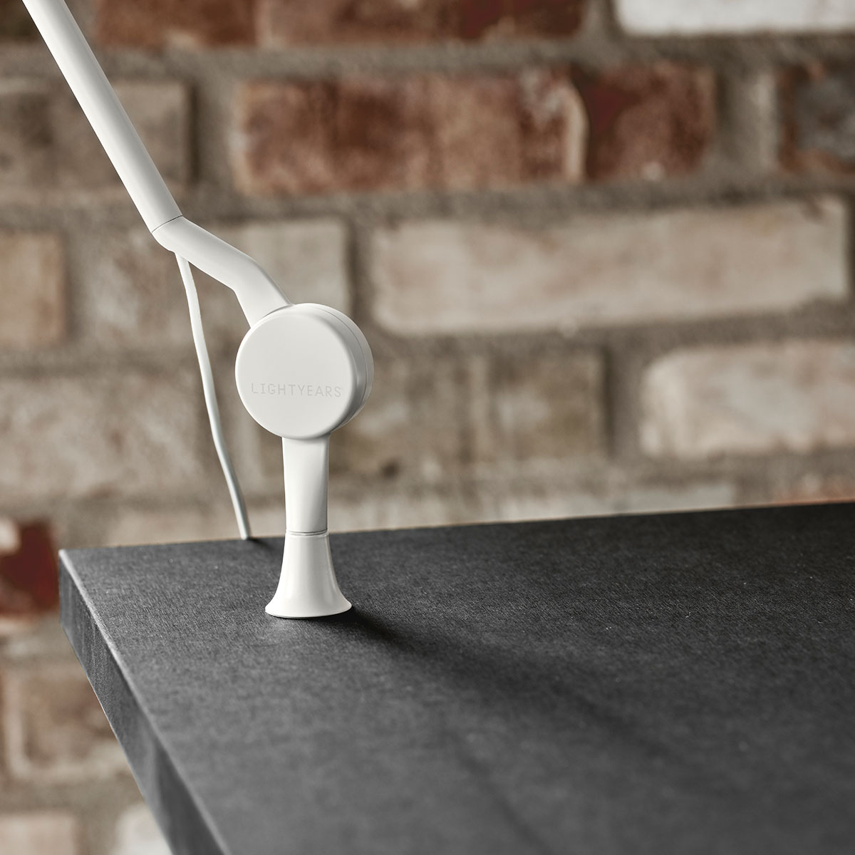 Lámpara AQ 01 sobremesa plug-in